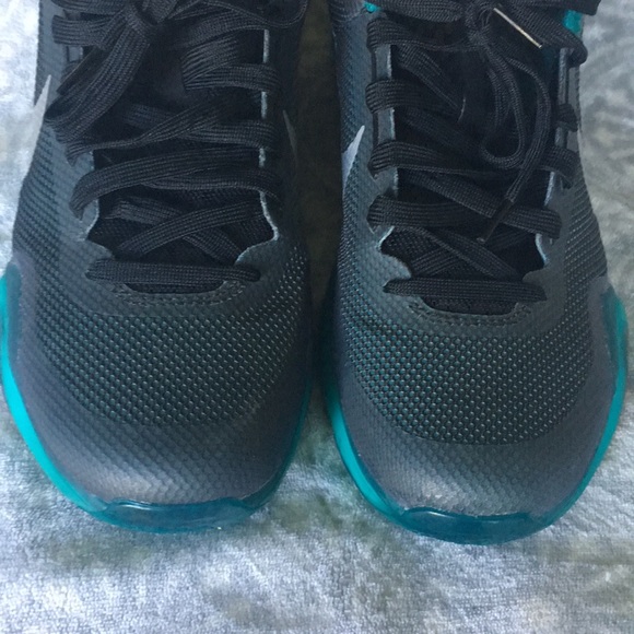 Nike Kobe X - Picture 2 of 14
